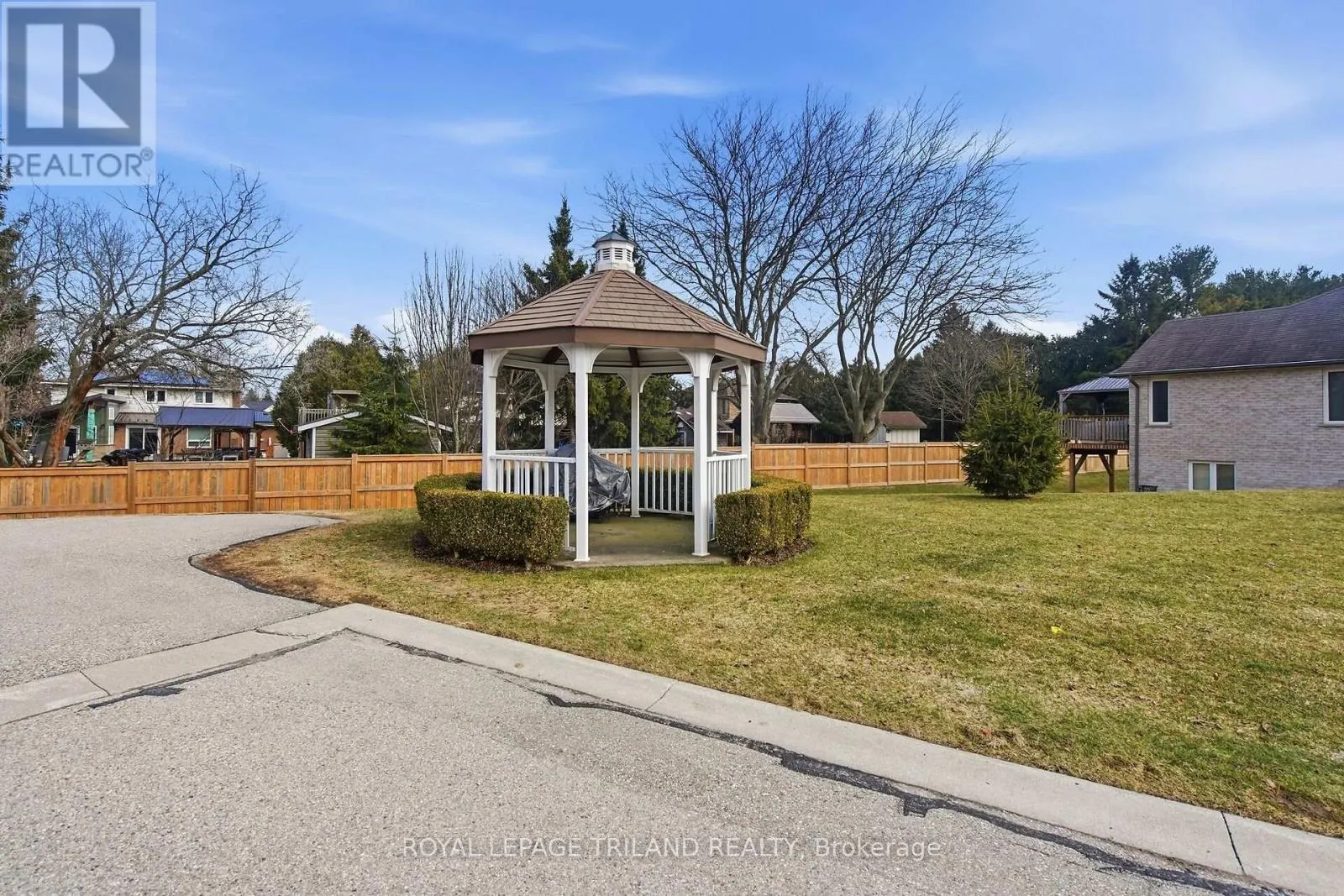 10 - 20 WINDEMERE PLACE #10