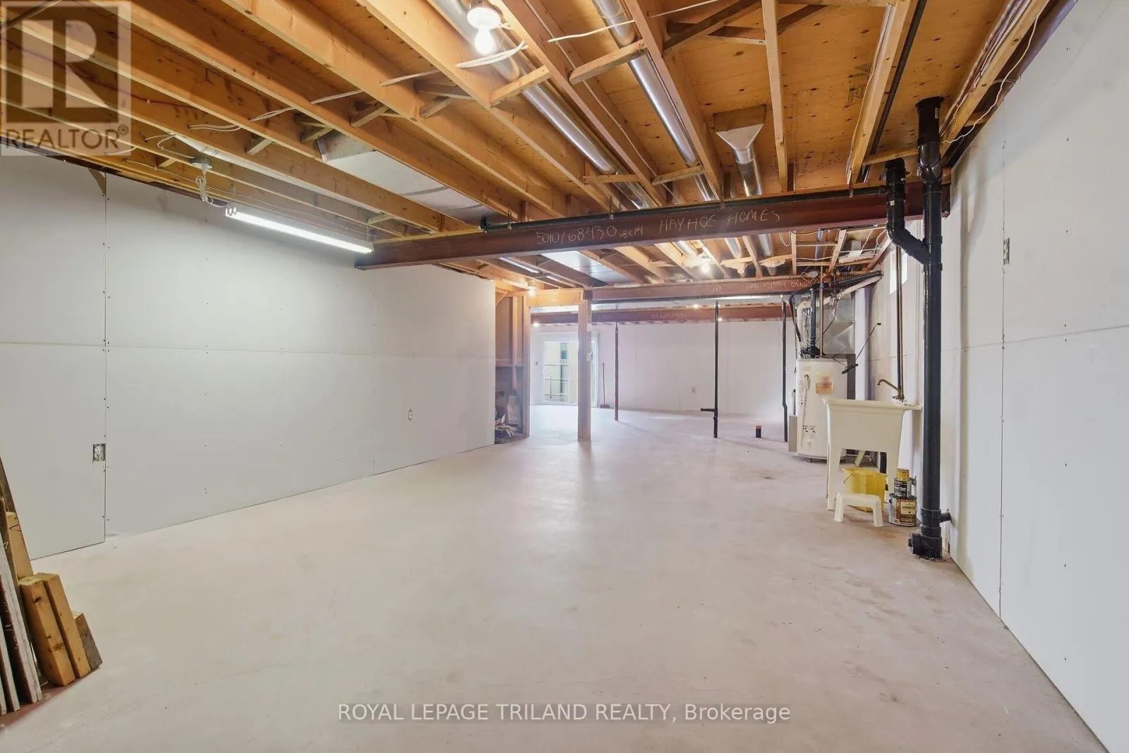 10 - 20 WINDEMERE PLACE #10