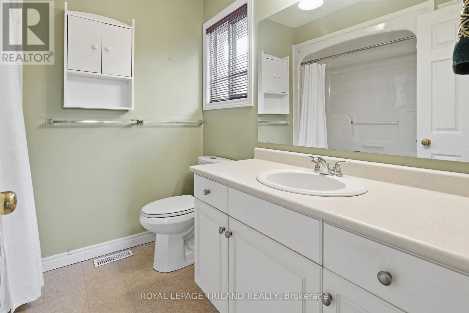 10 - 20 WINDEMERE PLACE #10