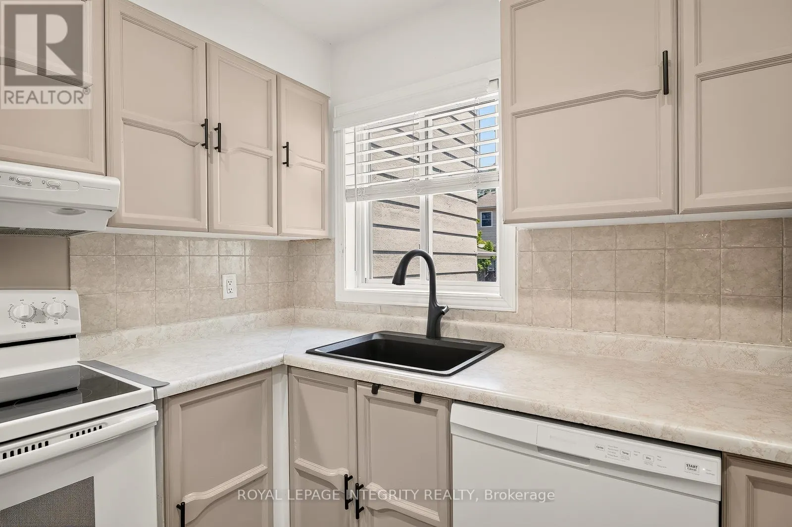 16 STAMFORD PRIVATE
