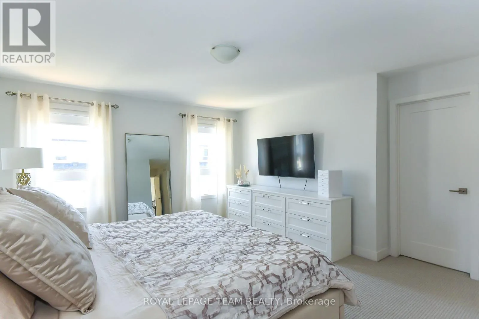 725 CAPRICORN CIRCLE