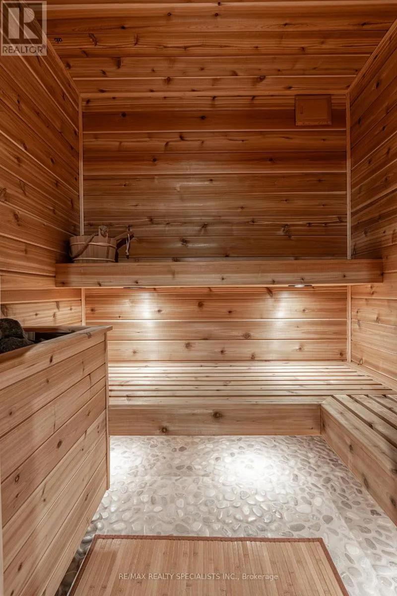 190 COURTLAND STREET