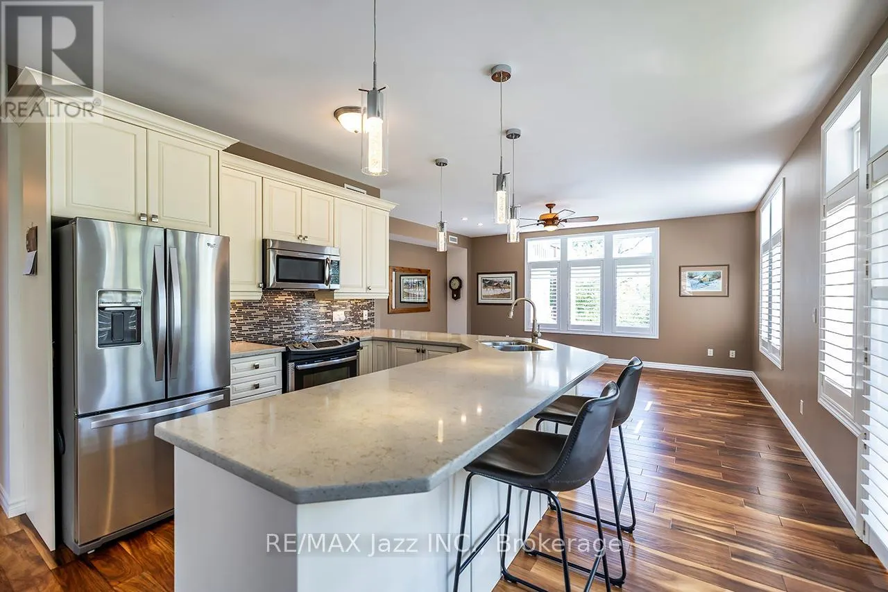 111 - 29 LAKEWOOD CRESCENT #111
