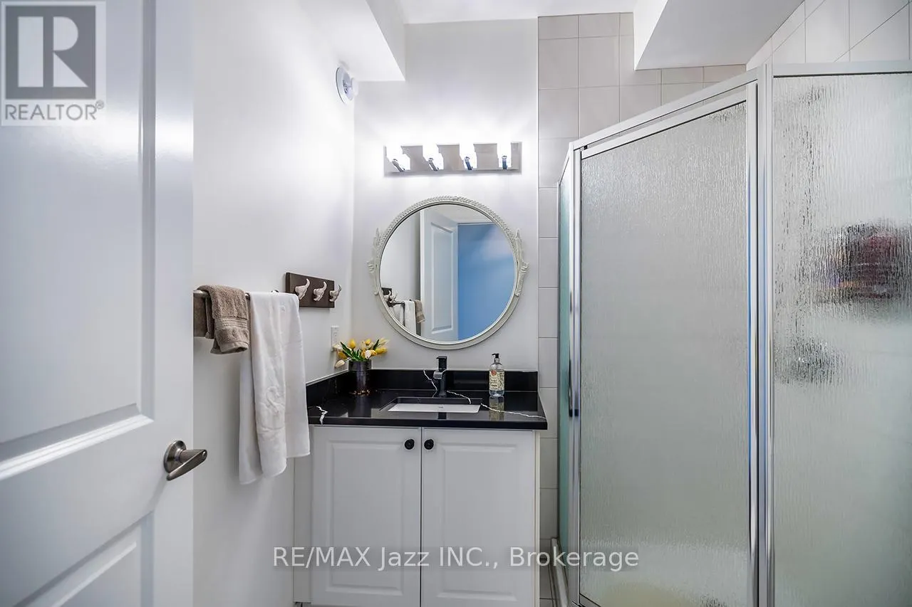 111 - 29 LAKEWOOD CRESCENT #111