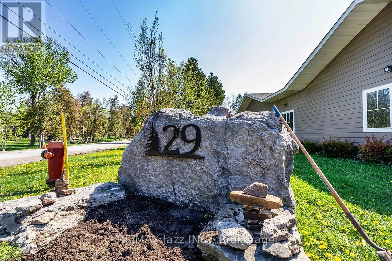 111 - 29 LAKEWOOD CRESCENT #111