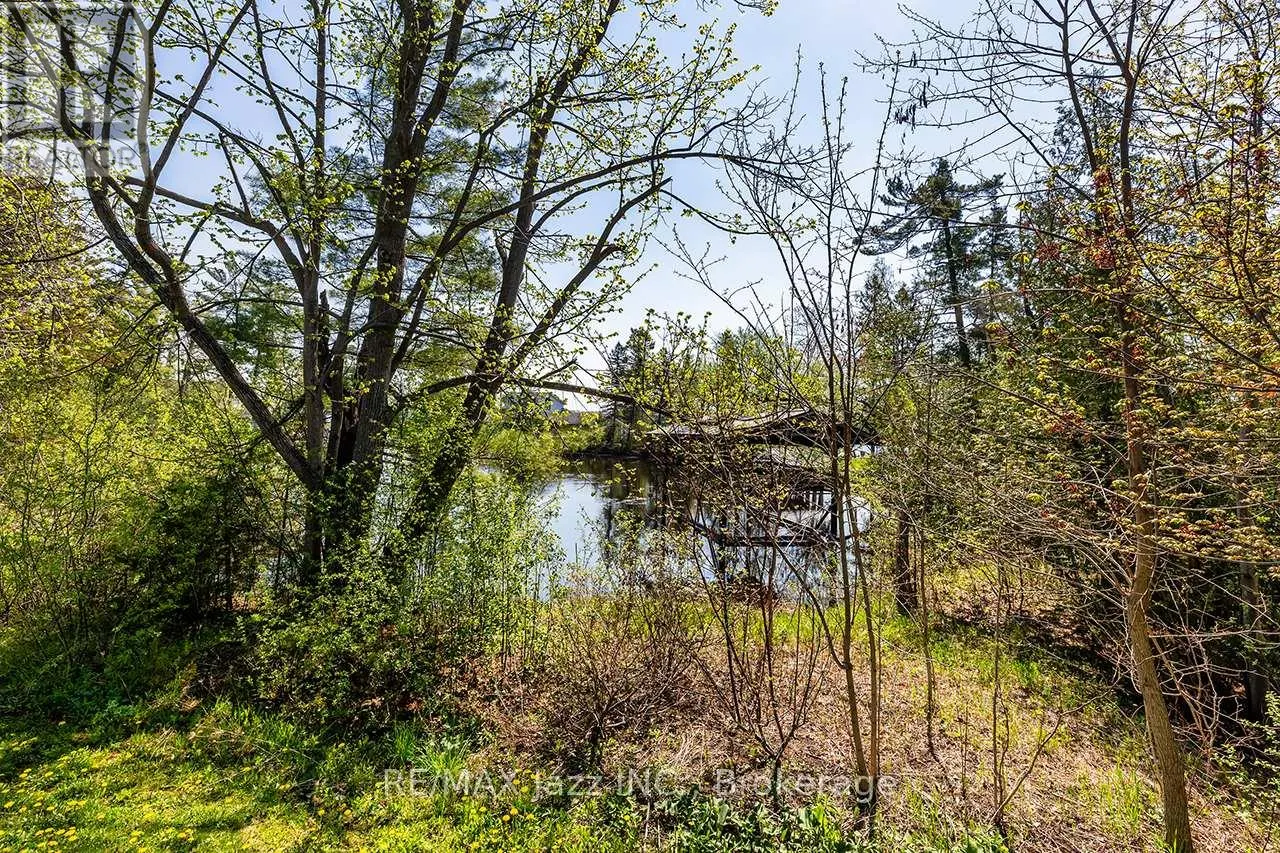 111 - 29 LAKEWOOD CRESCENT #111