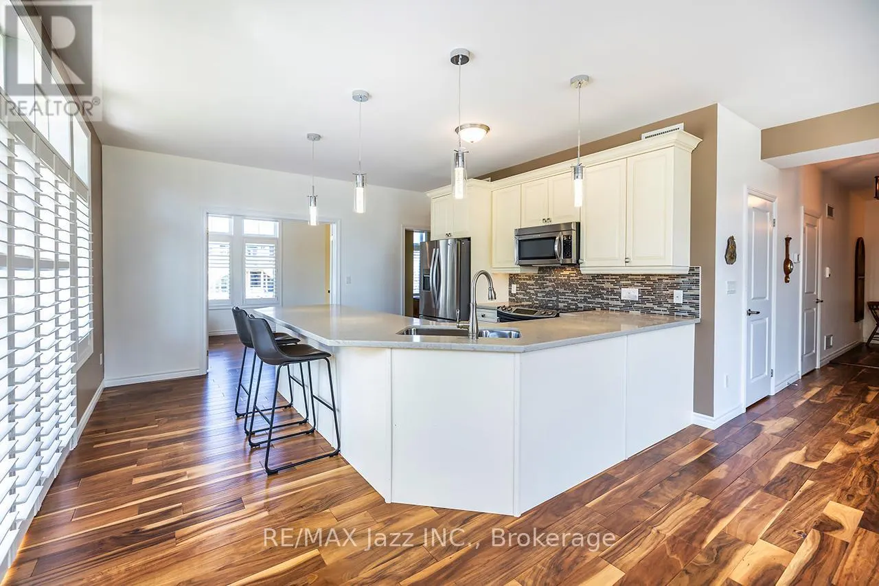 111 - 29 LAKEWOOD CRESCENT #111