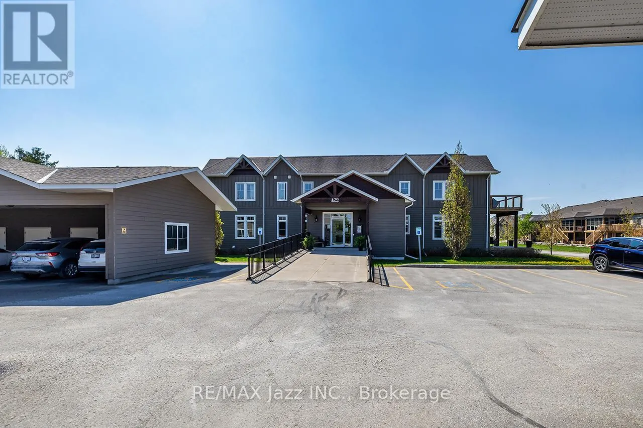 111 - 29 LAKEWOOD CRESCENT #111