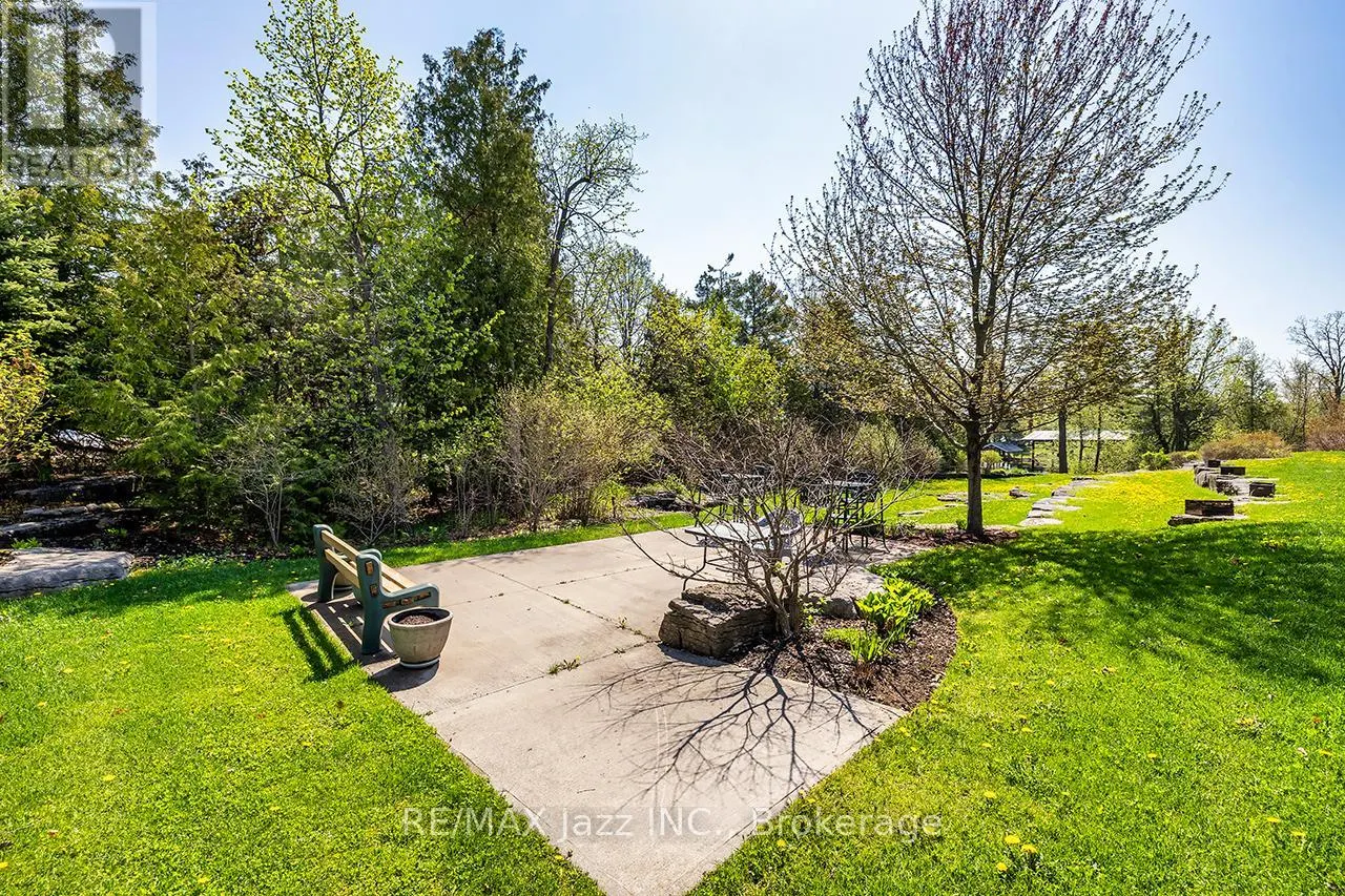 111 - 29 LAKEWOOD CRESCENT #111