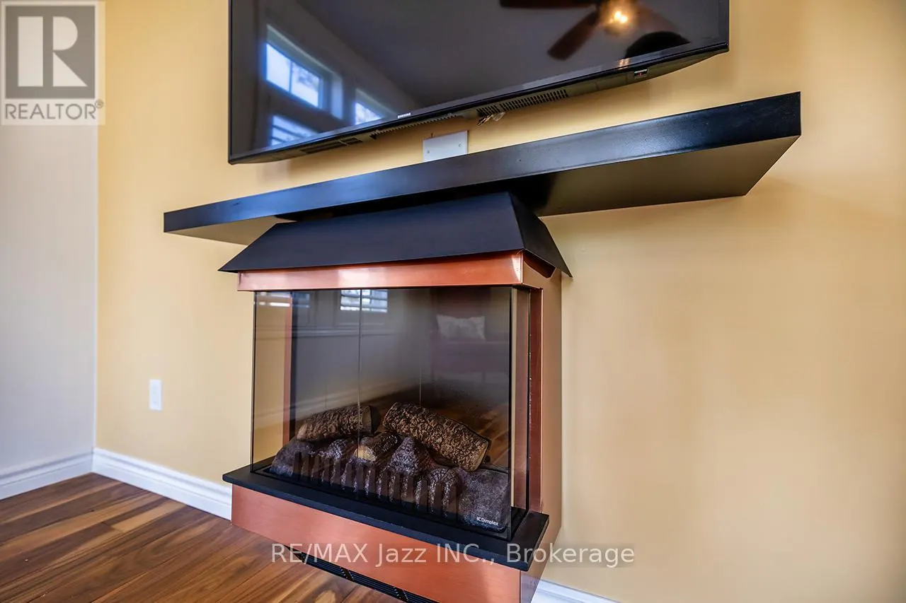 111 - 29 LAKEWOOD CRESCENT #111