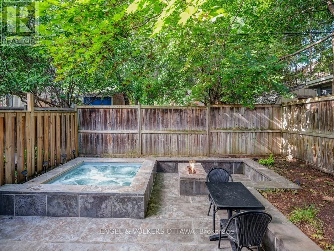 303 WESTHILL AVENUE