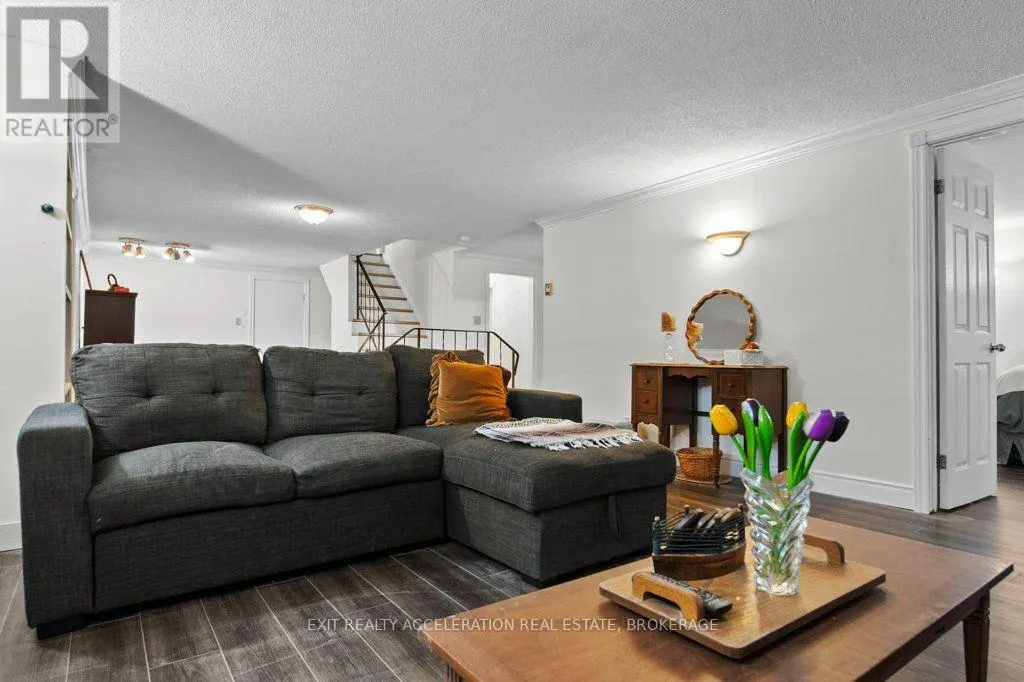 28 SOUTHCREST DRIVE
