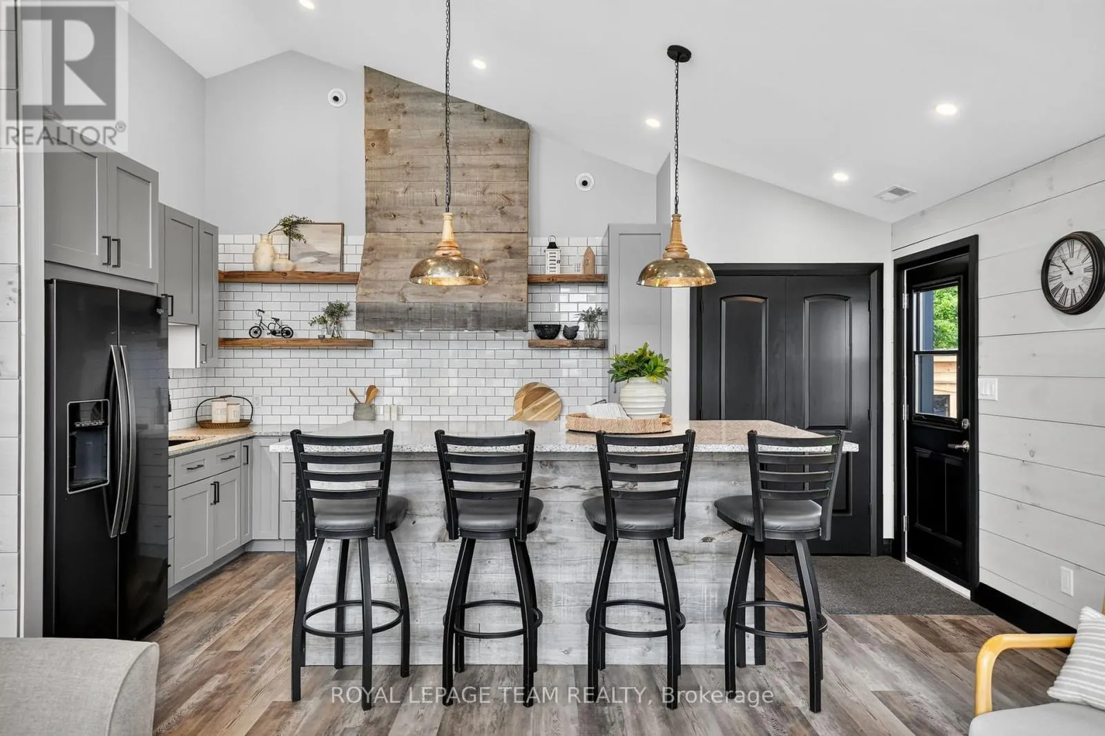 2815 GOLF COURSE LANE