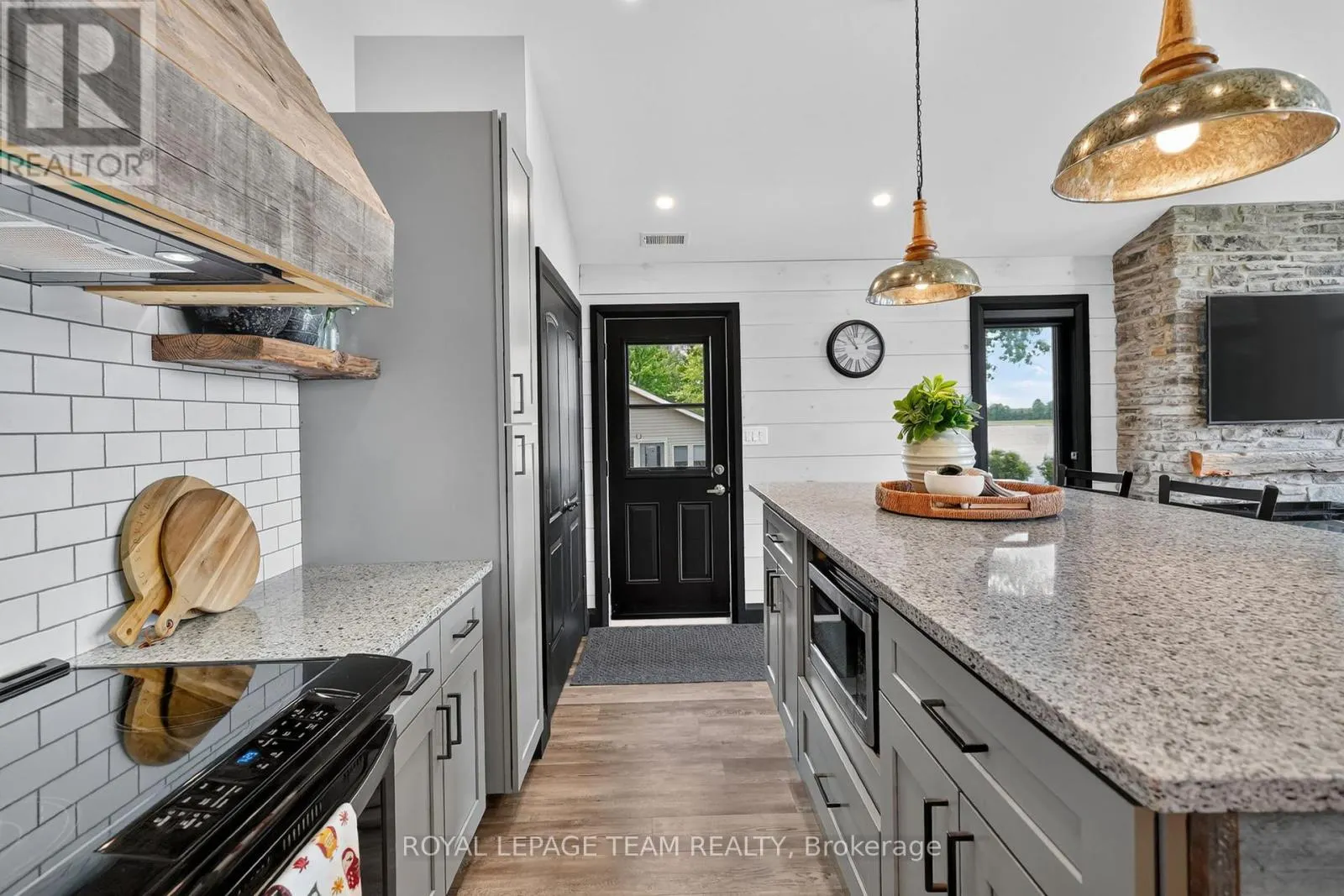 2815 GOLF COURSE LANE