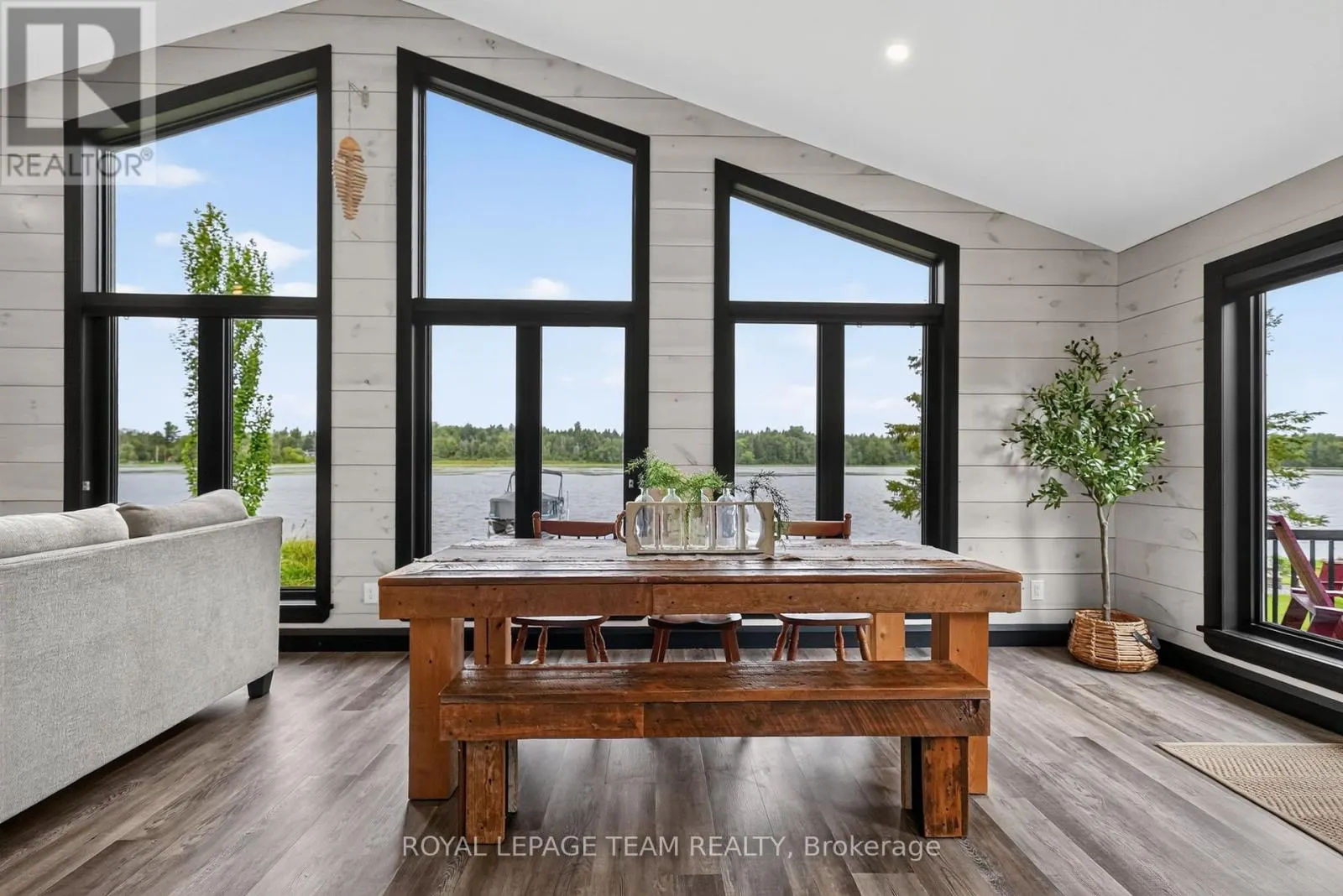 2815 GOLF COURSE LANE