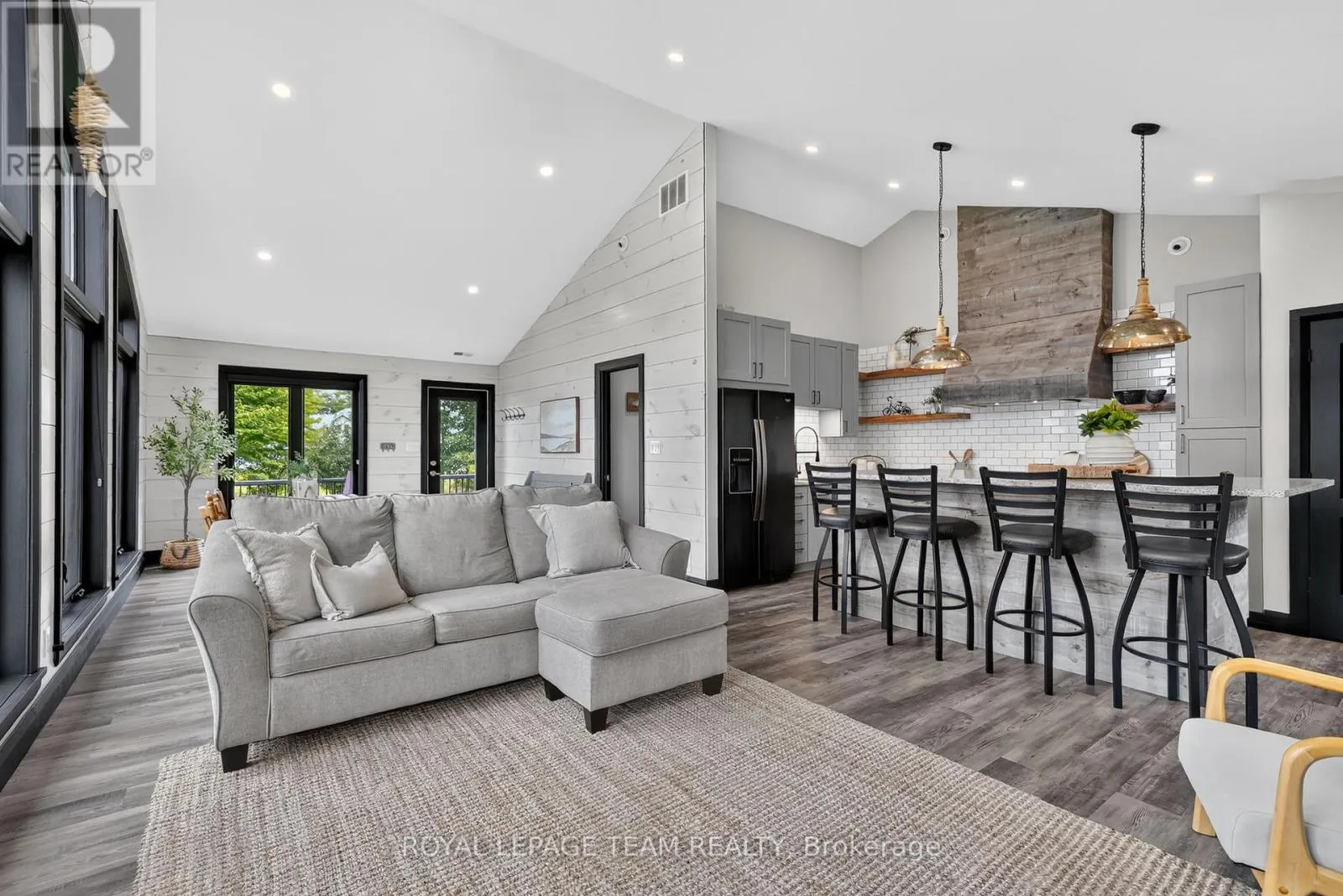 2815 GOLF COURSE LANE