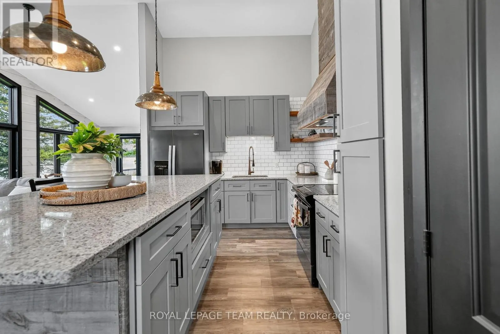 2815 GOLF COURSE LANE
