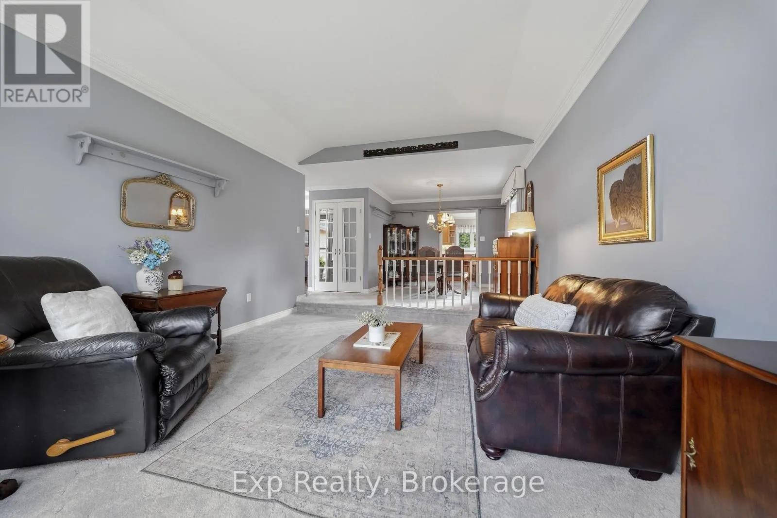 121 SIMCOE STREET