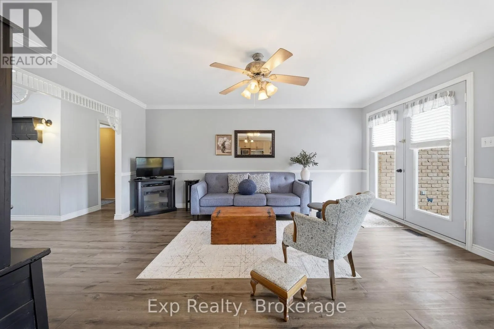 121 SIMCOE STREET