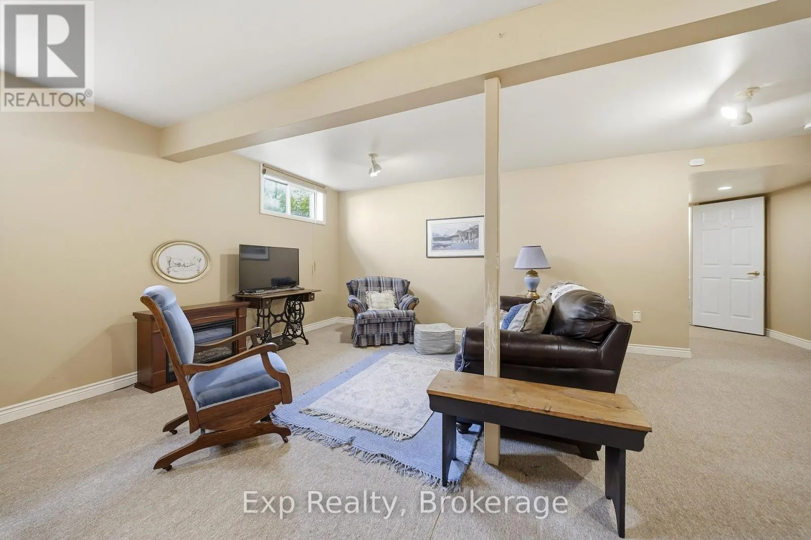 121 SIMCOE STREET