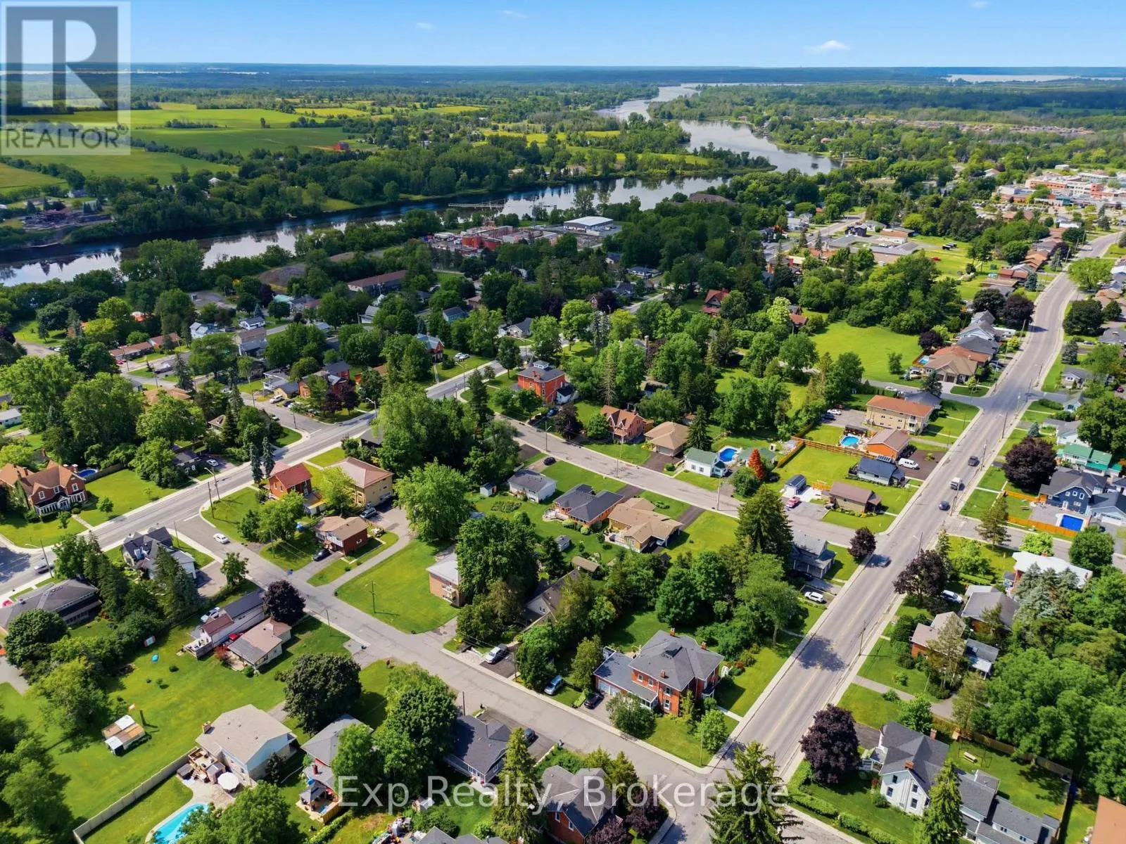 121 SIMCOE STREET