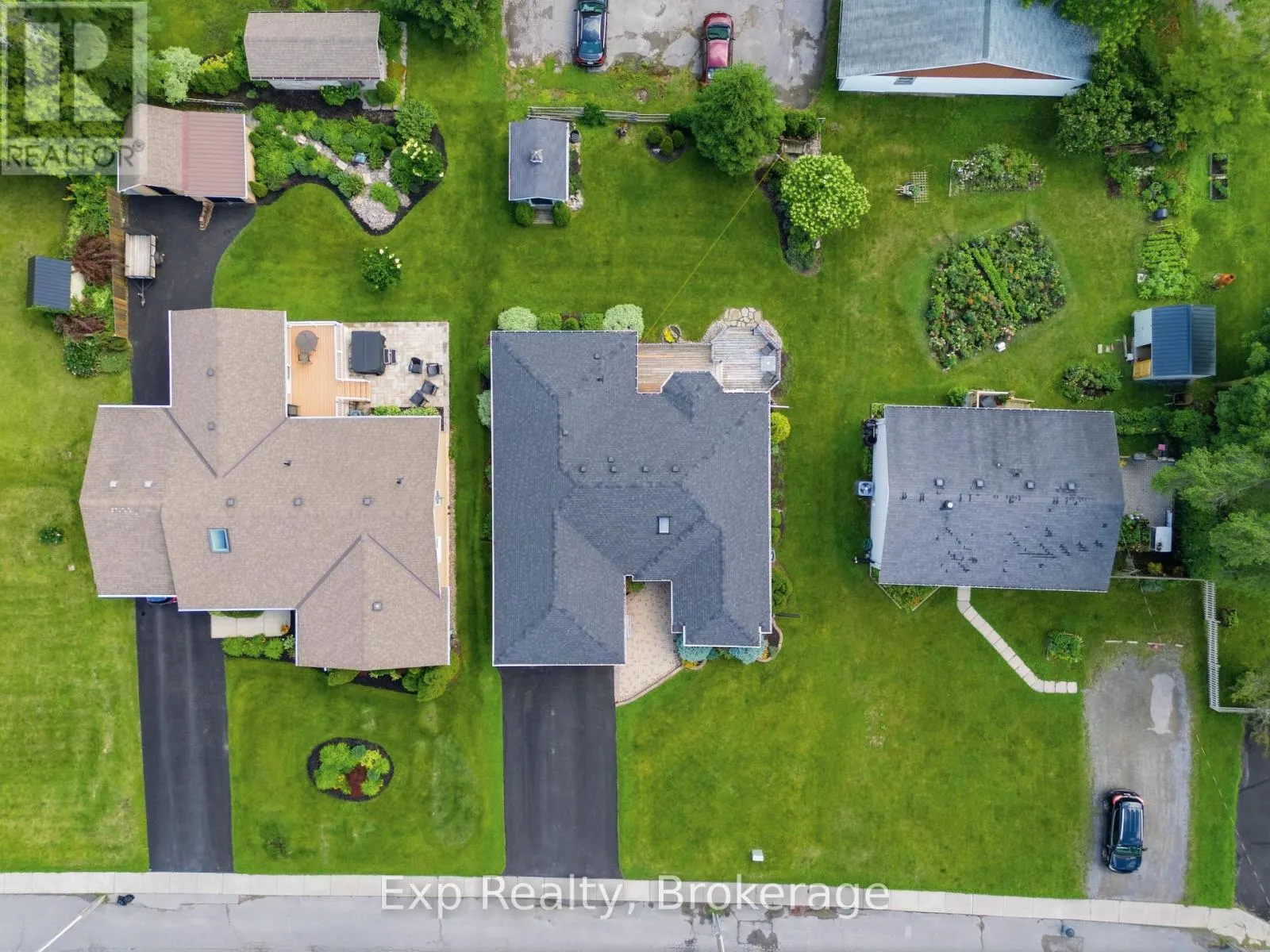 121 SIMCOE STREET