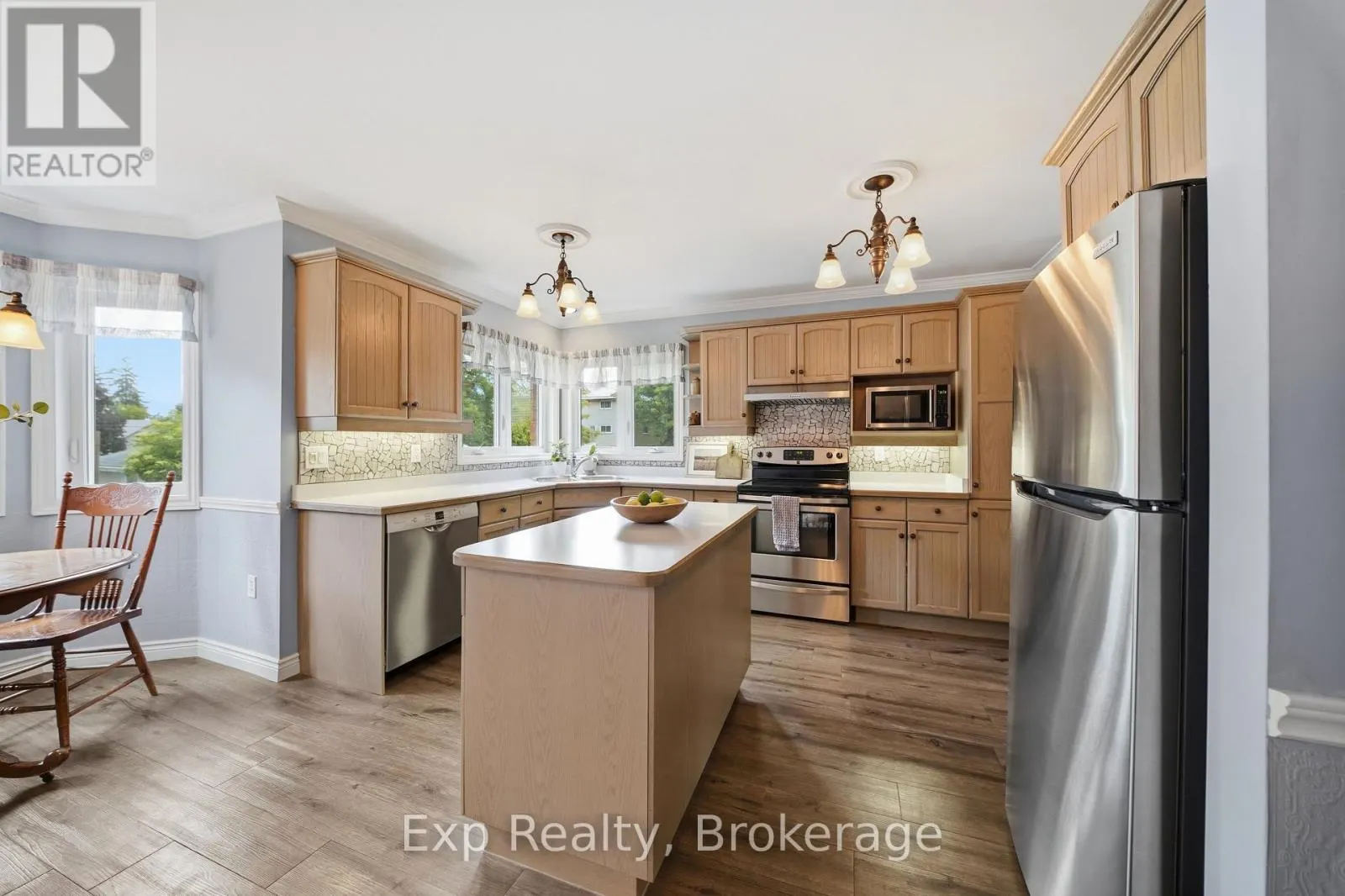 121 SIMCOE STREET