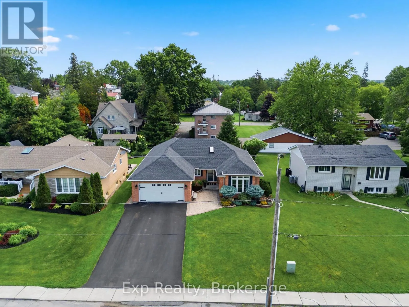 121 SIMCOE STREET