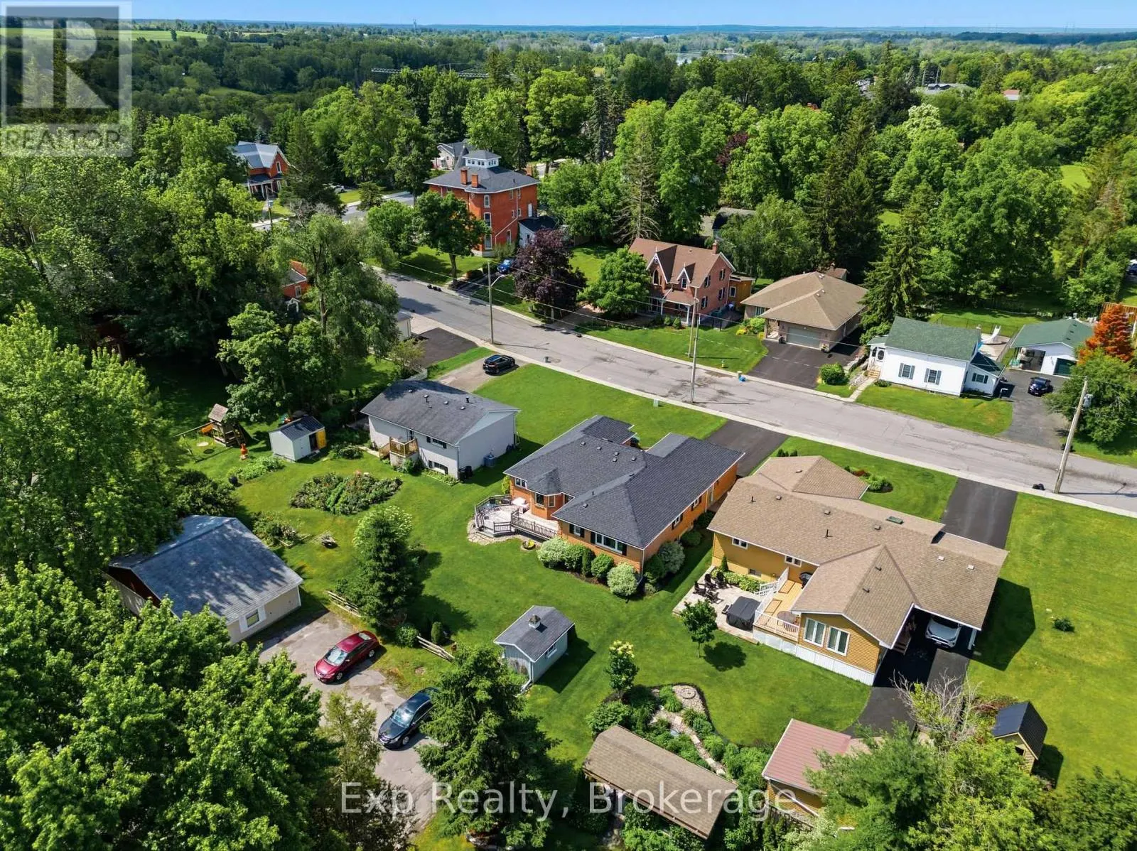 121 SIMCOE STREET