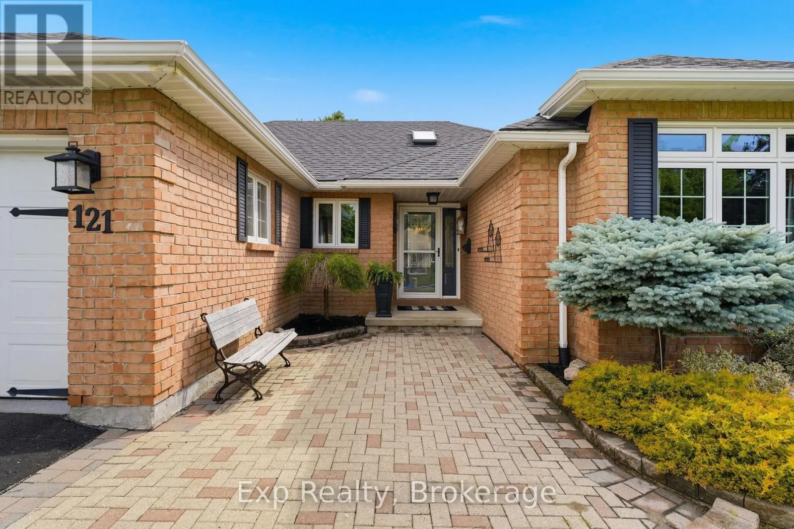 121 SIMCOE STREET