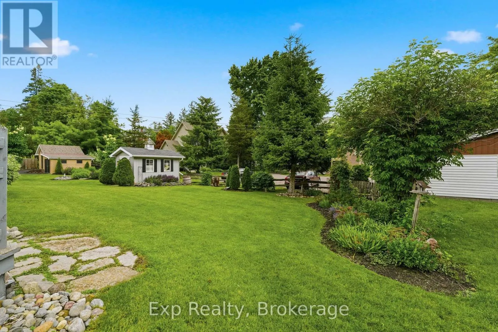121 SIMCOE STREET
