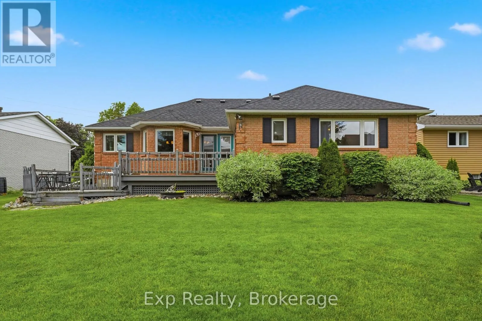 121 SIMCOE STREET