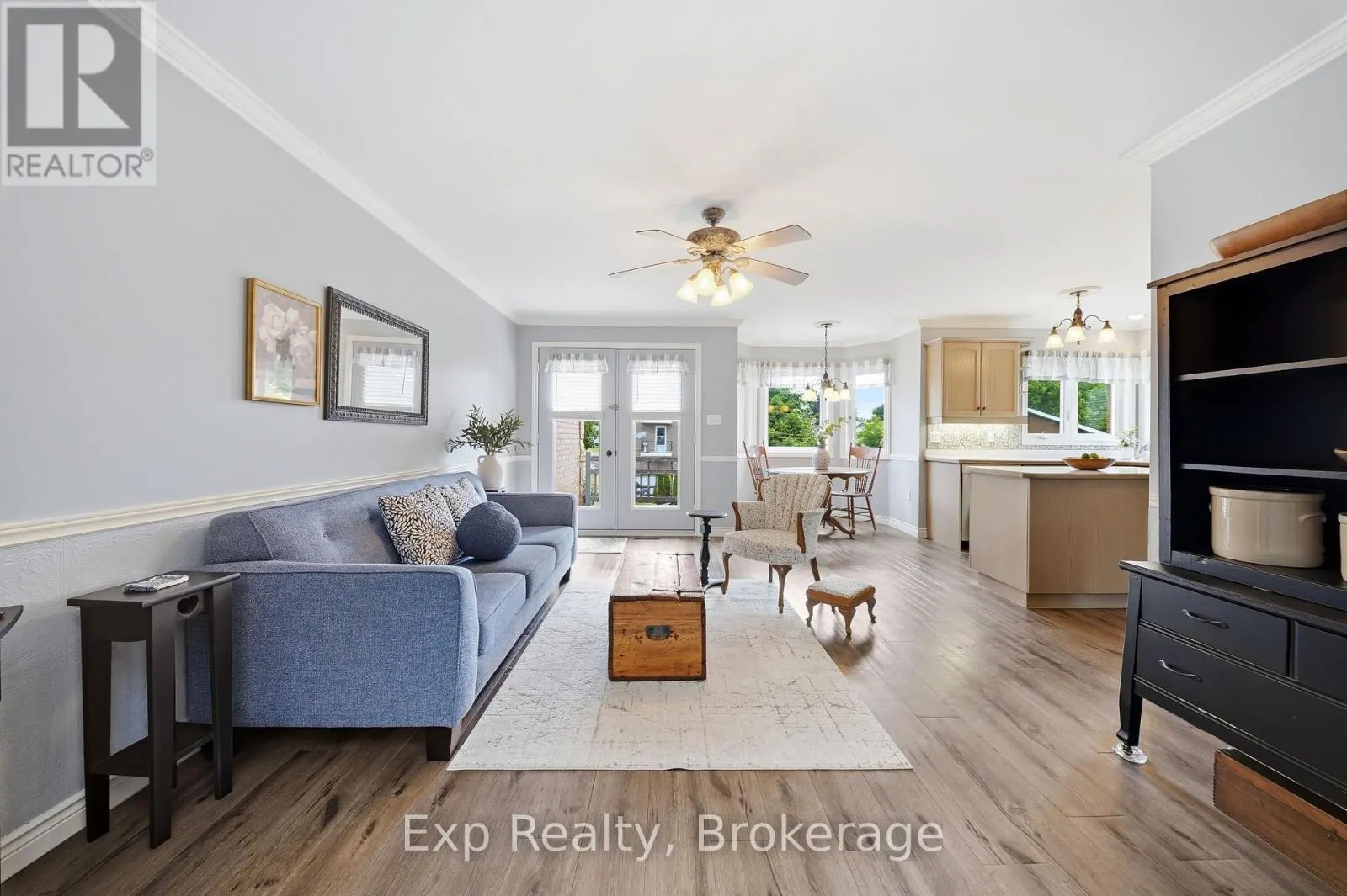 121 SIMCOE STREET