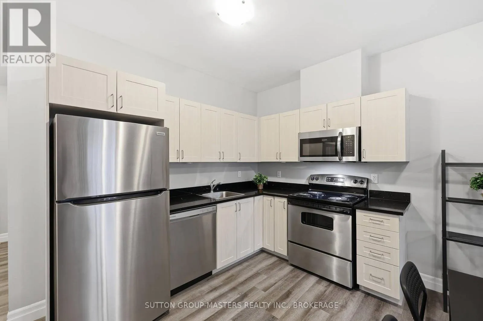 413 - 501 FRONTENAC STREET #413