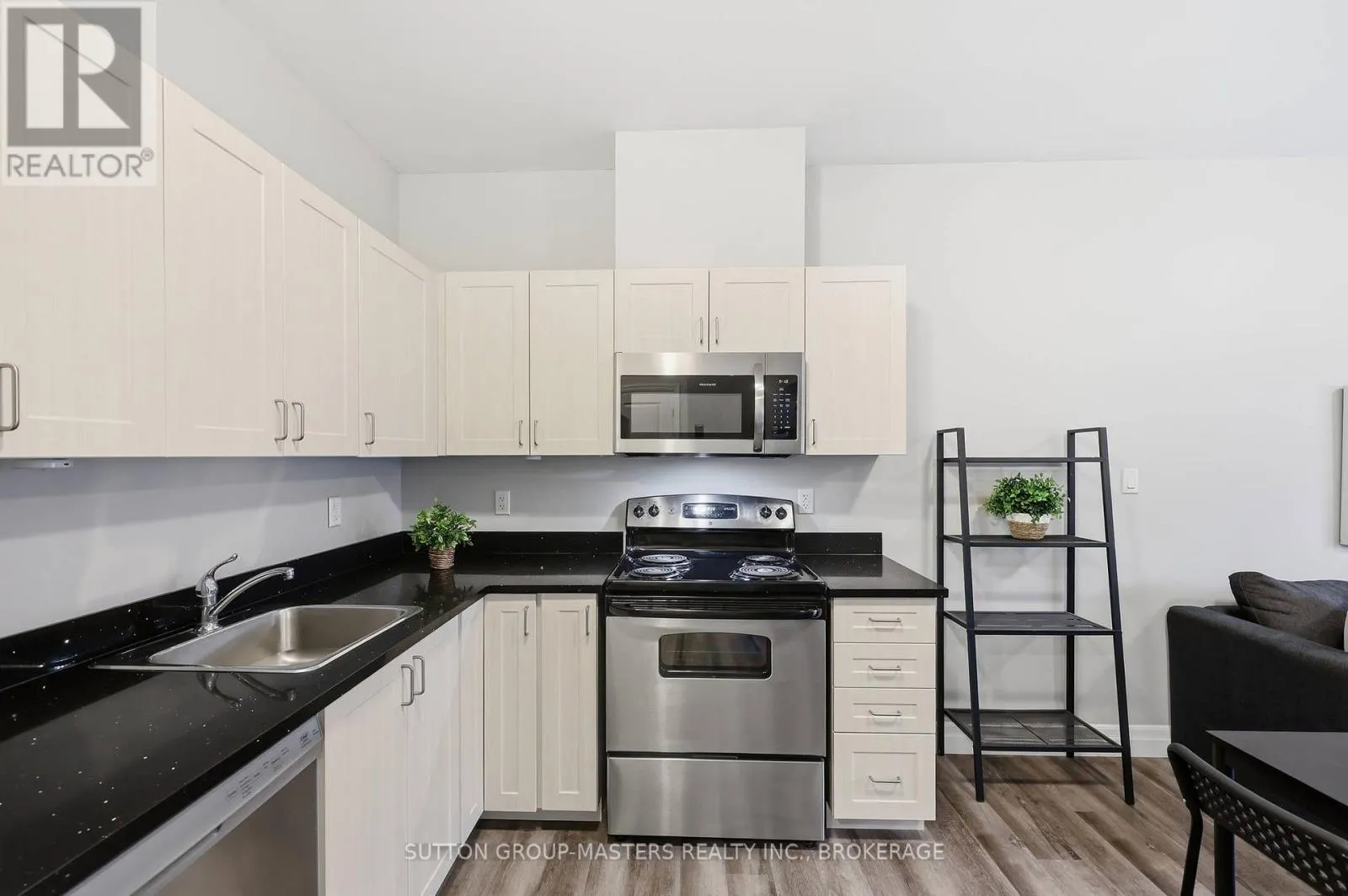 413 - 501 FRONTENAC STREET #413