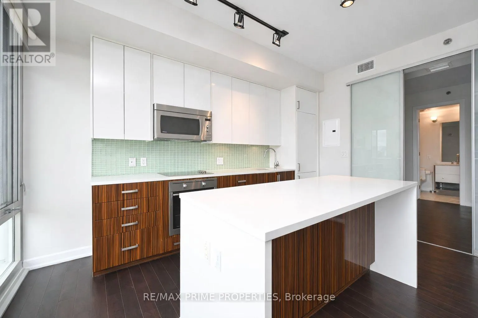 506 - 300 LISGAR STREET