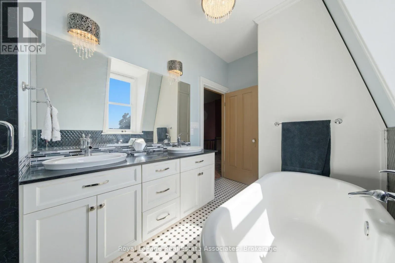 398 CANBORO ROAD