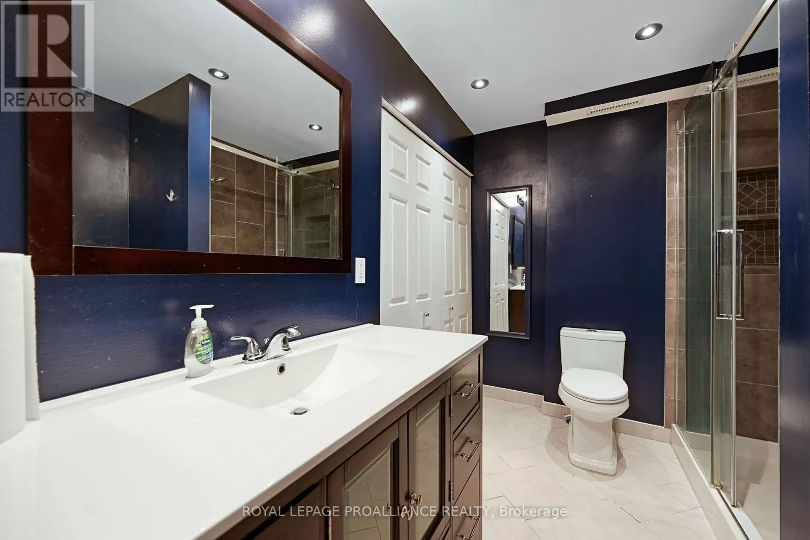 372 KING STREET W