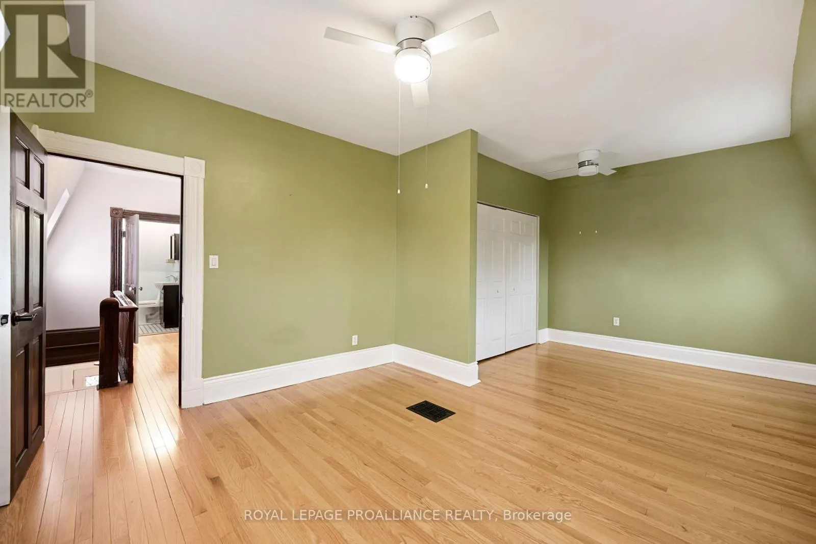 372 KING STREET W