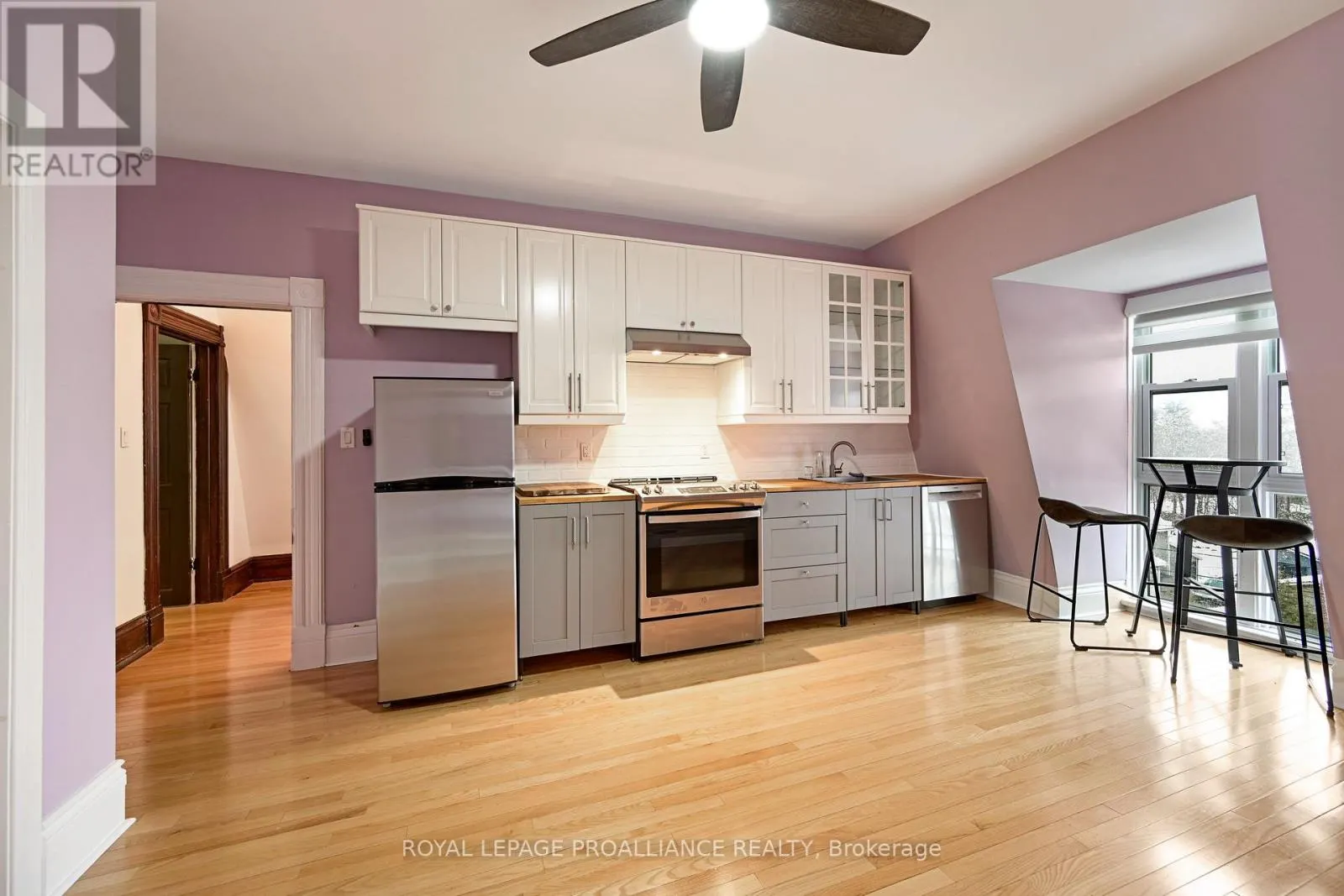 372 KING STREET W