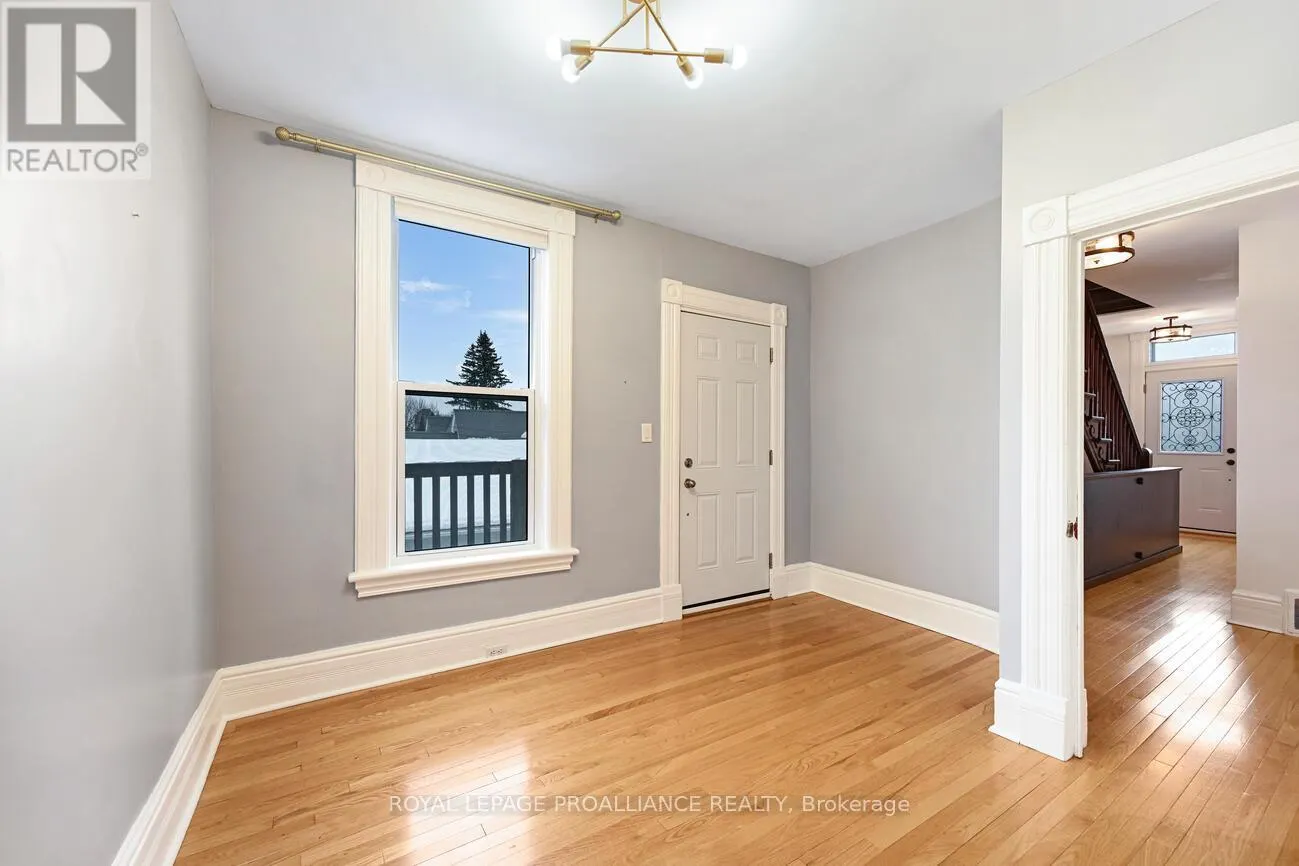 372 KING STREET W