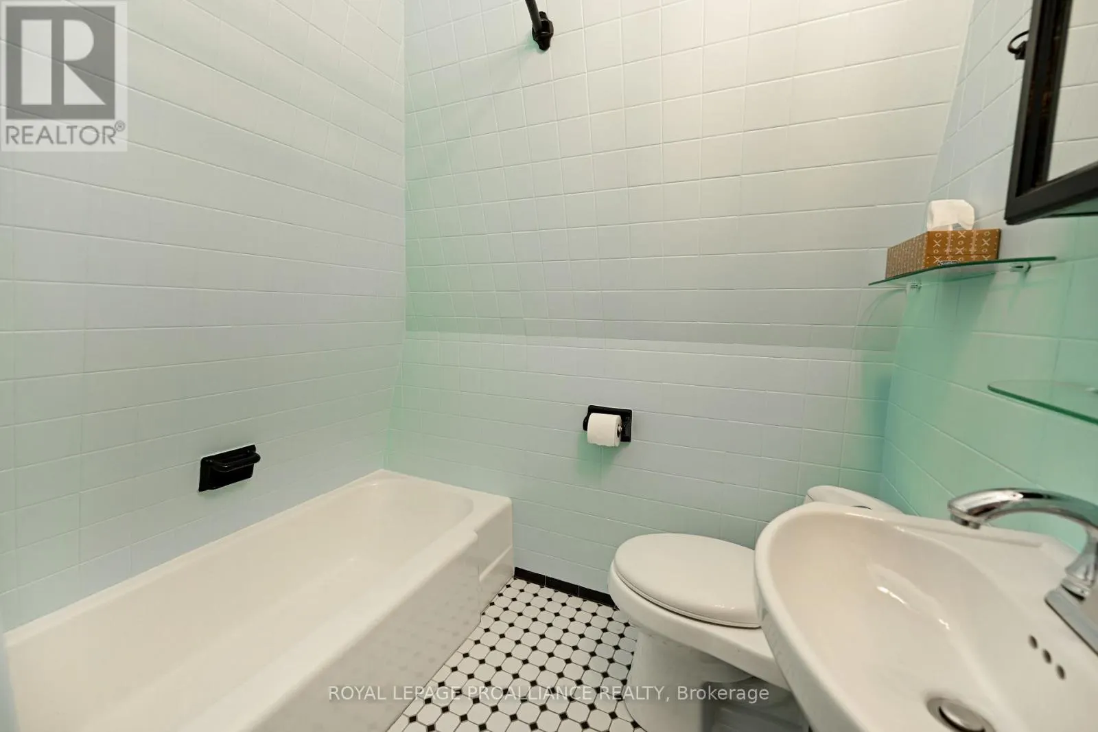 372 KING STREET W