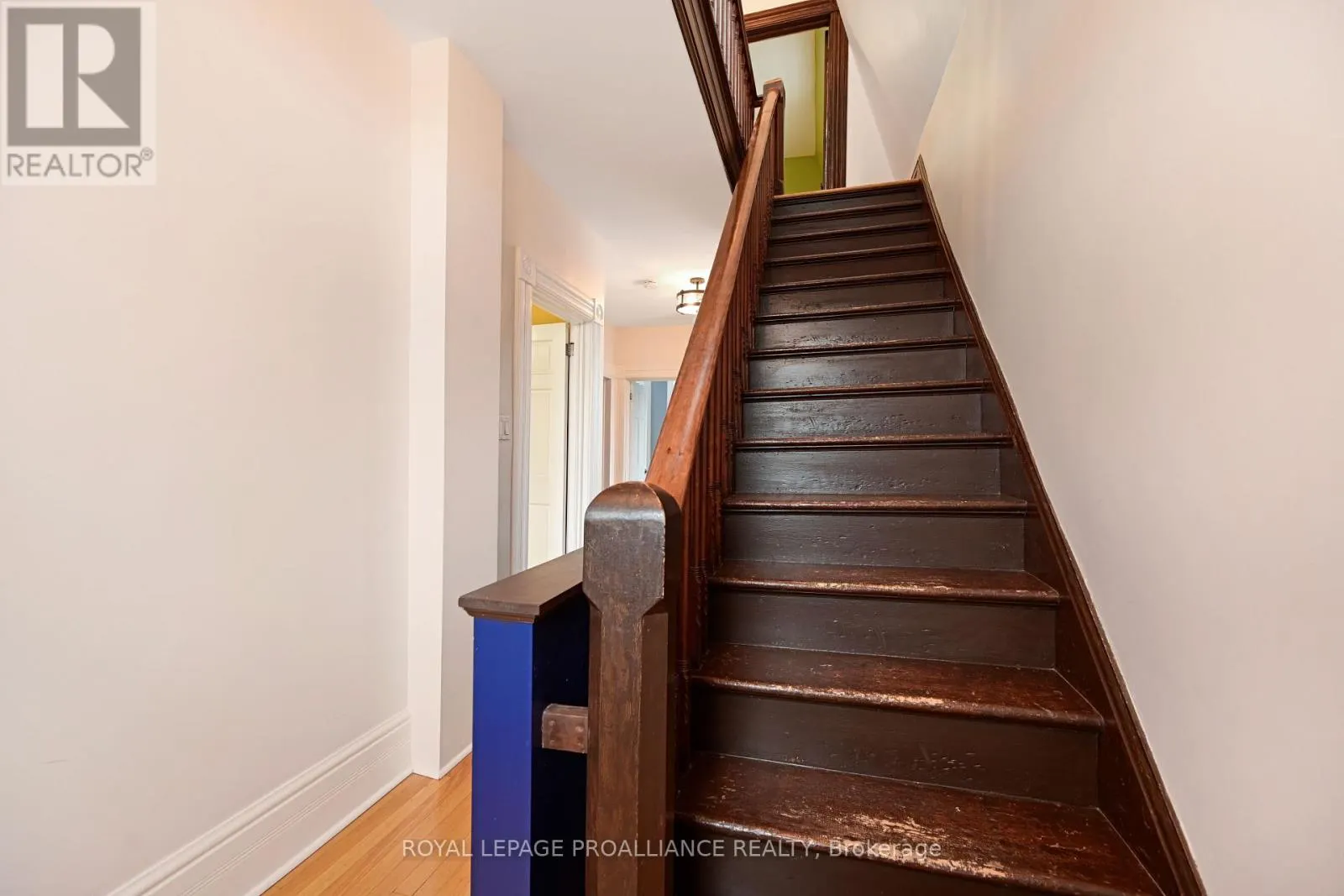 372 KING STREET W