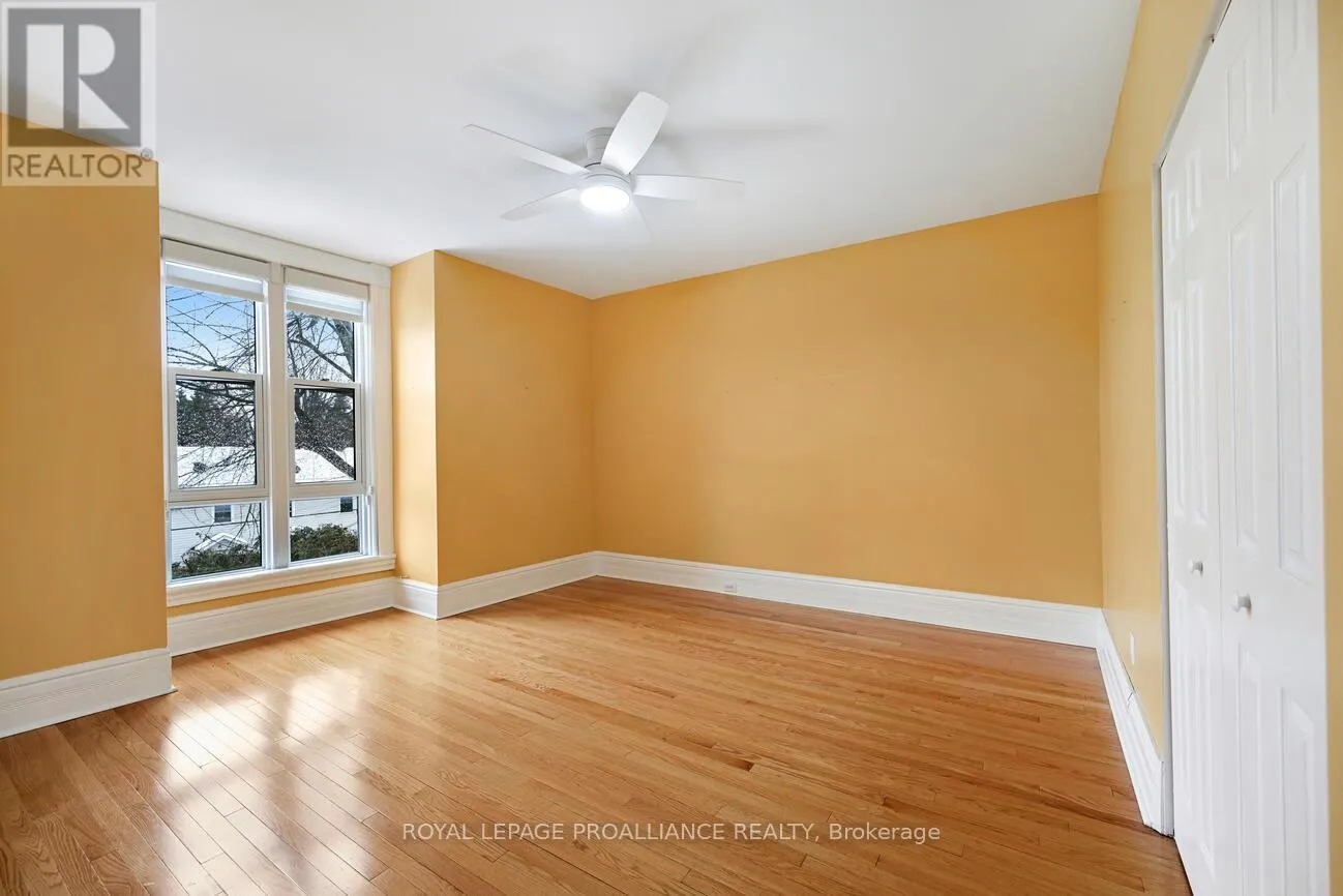 372 KING STREET W