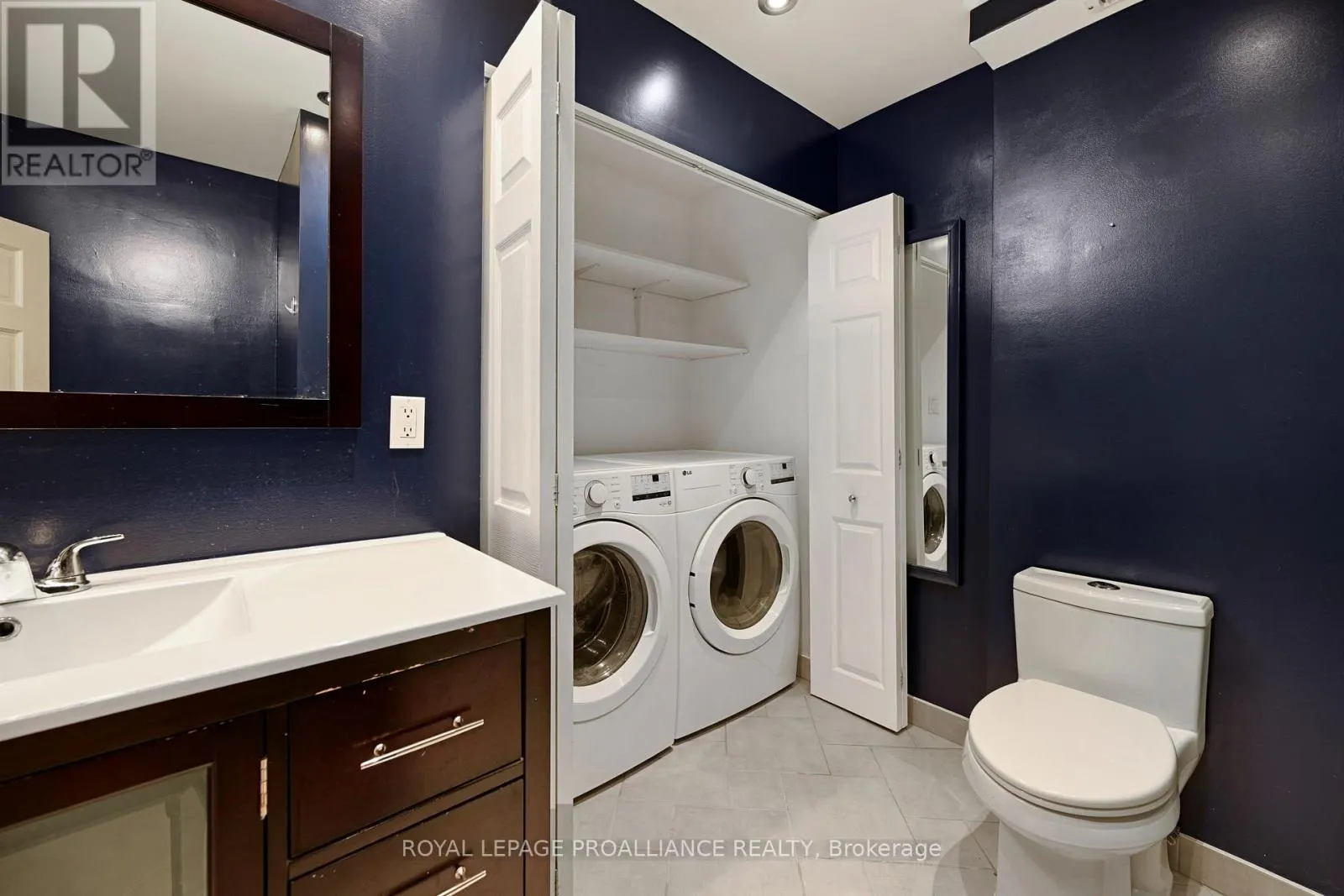372 KING STREET W