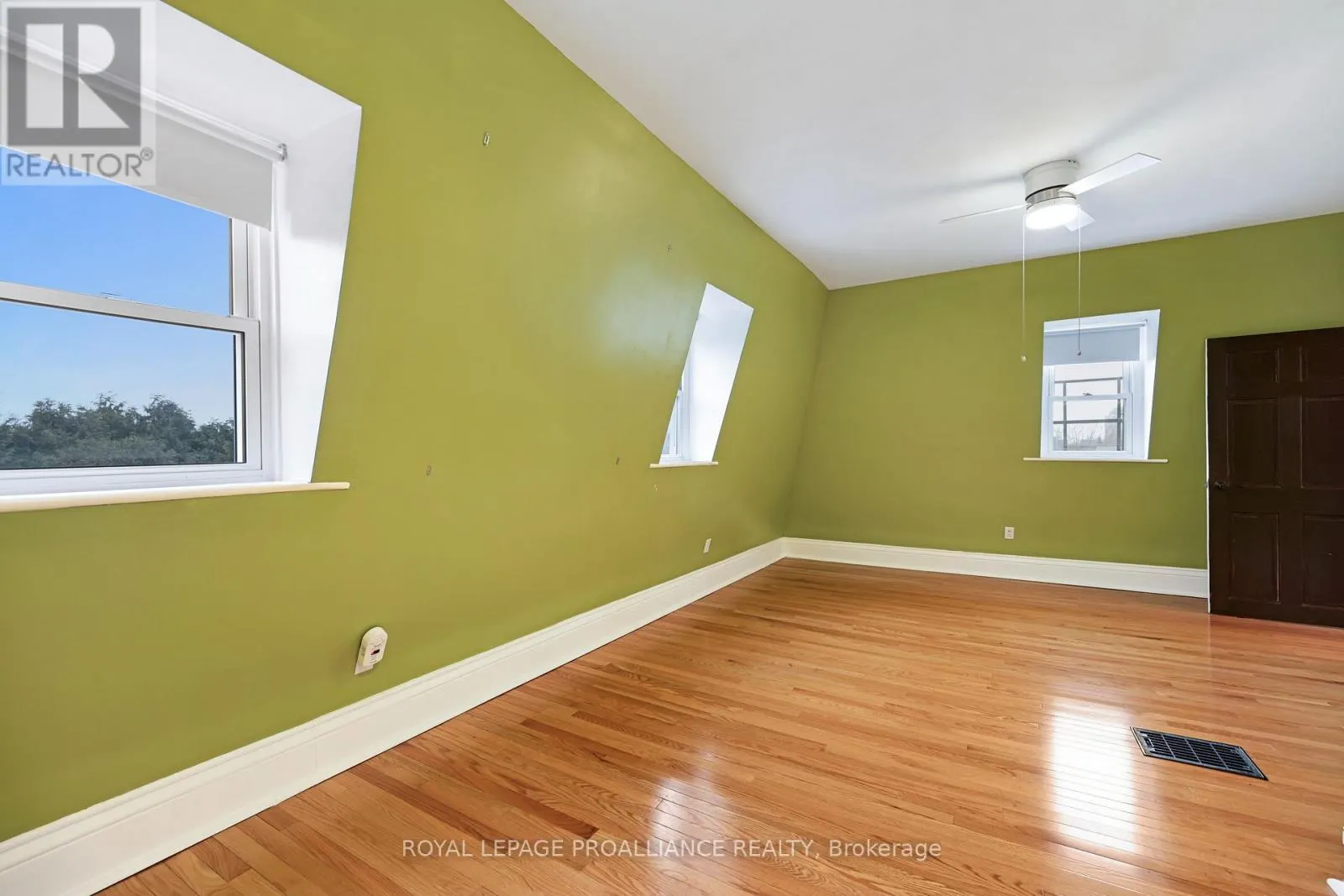 372 KING STREET W
