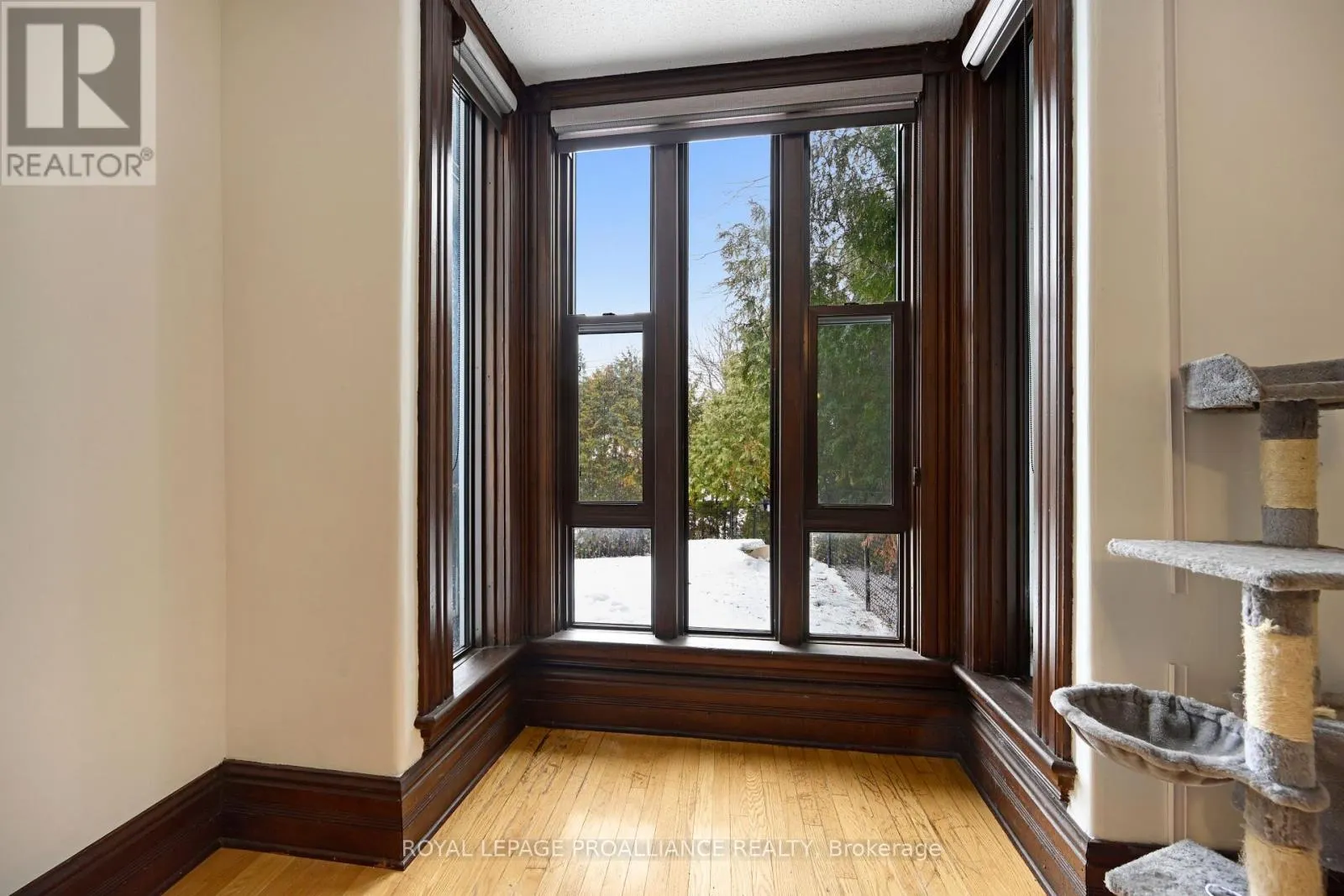 372 KING STREET W