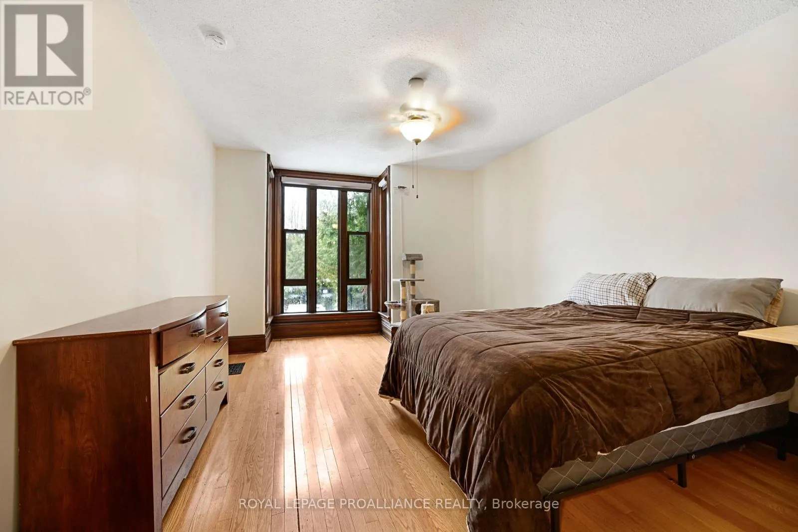 372 KING STREET W
