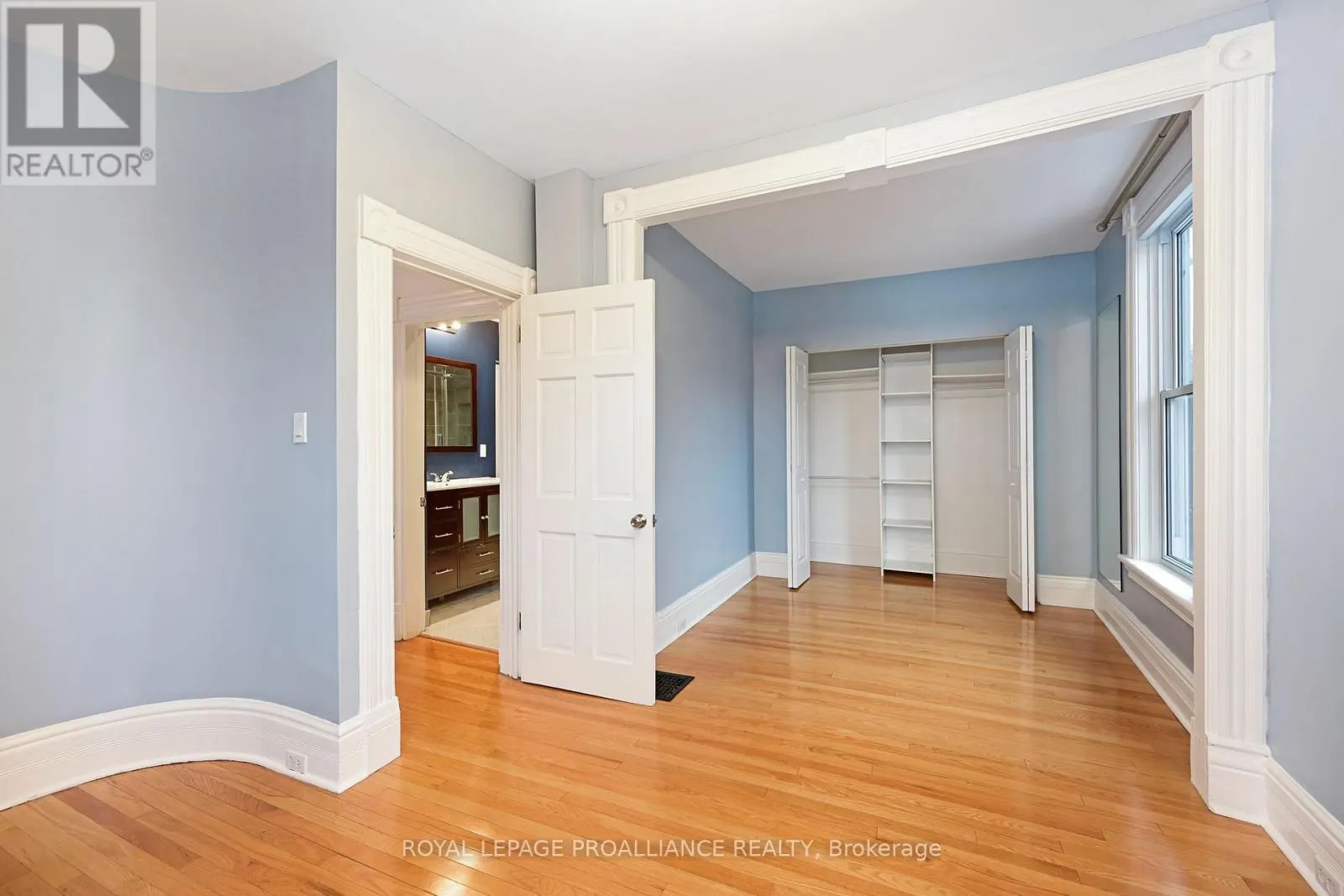 372 KING STREET W