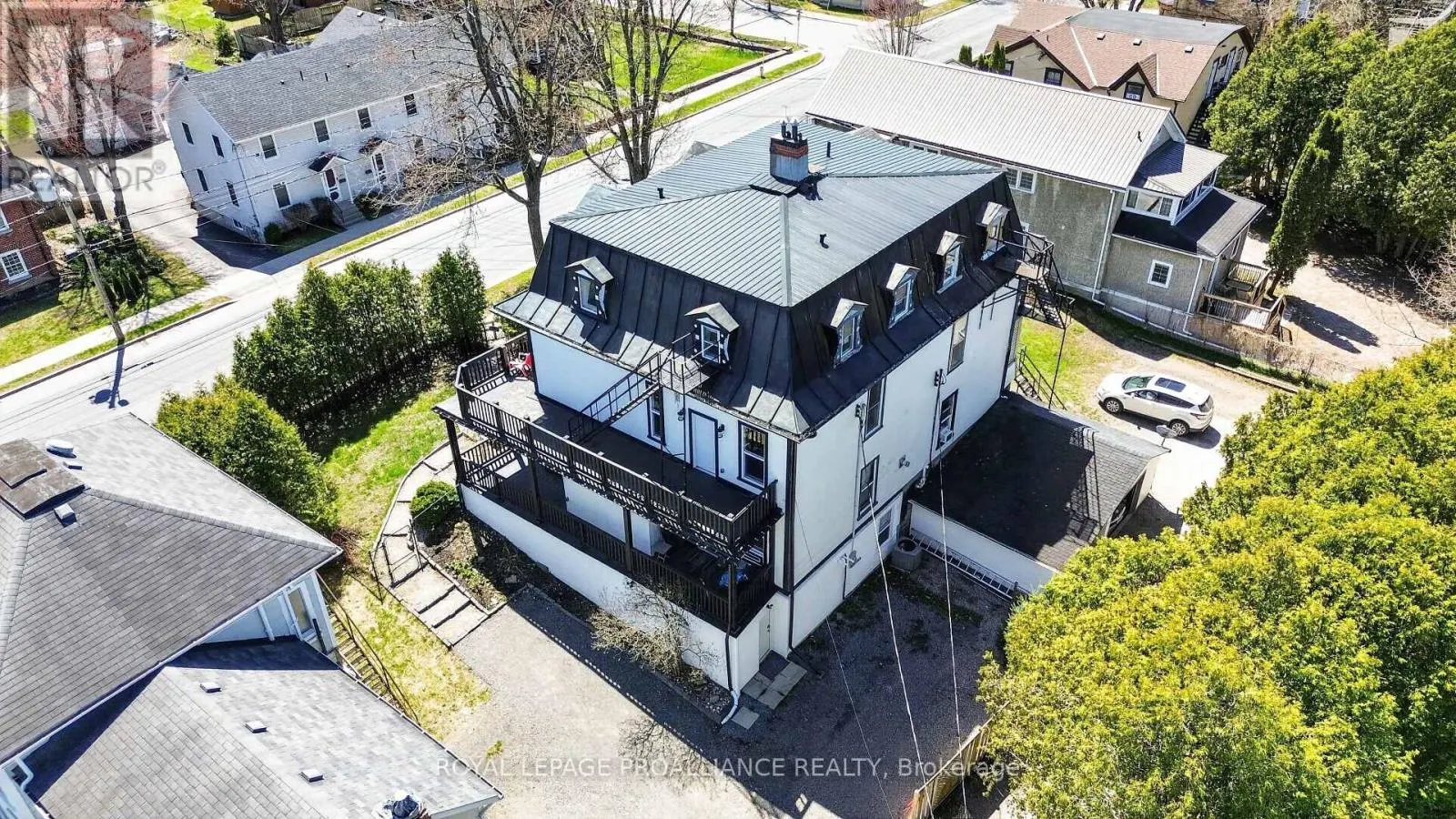 372 KING STREET W
